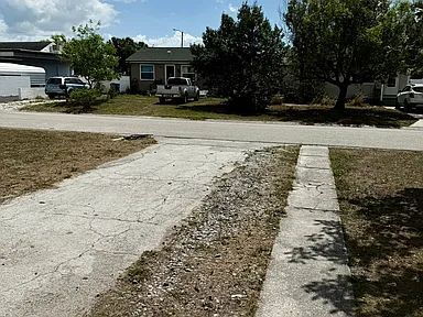 Building Photo - Charming Centrally Located Home | Wood Floors + Fenced Yard
