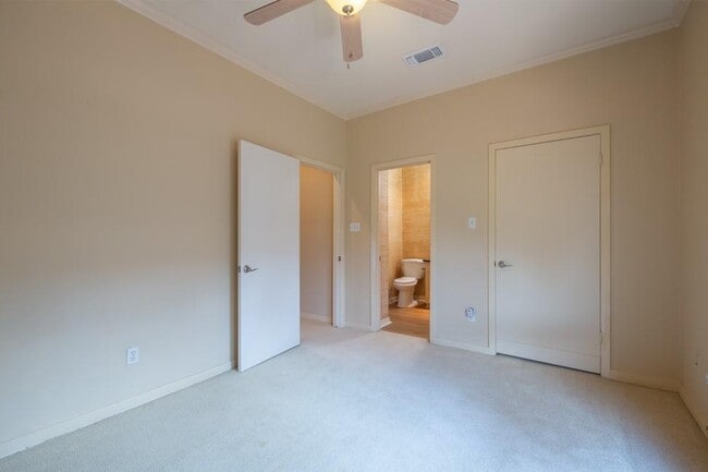 Building Photo - 10907 Legends Ln