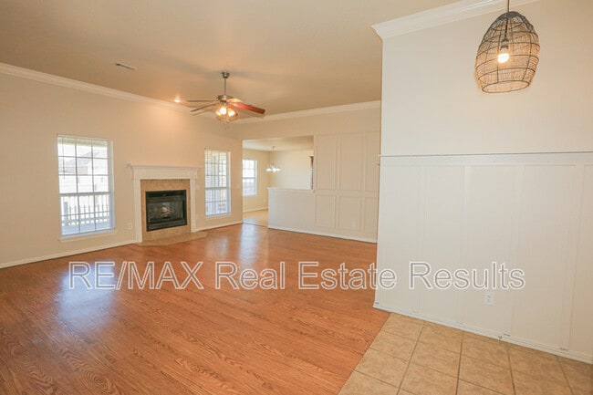 Building Photo - 1592 Hutchinson St