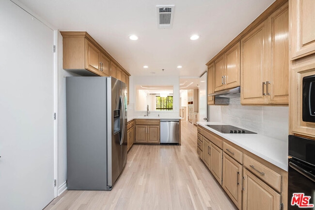 Building Photo - 2132 Century Park Ln