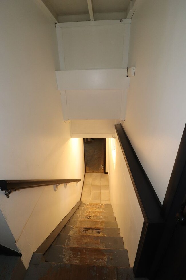 Building Photo - Spacious home for rent!