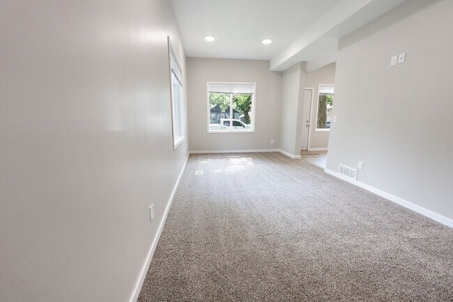 Building Photo - 4 Bedroom House for Rent