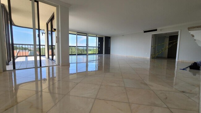 Building Photo - 2480 Presidential Way