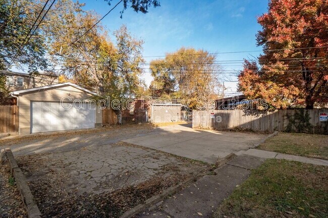 Building Photo - 3001 S Compton Ave