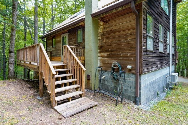 Building Photo - 480 Wingfield Way