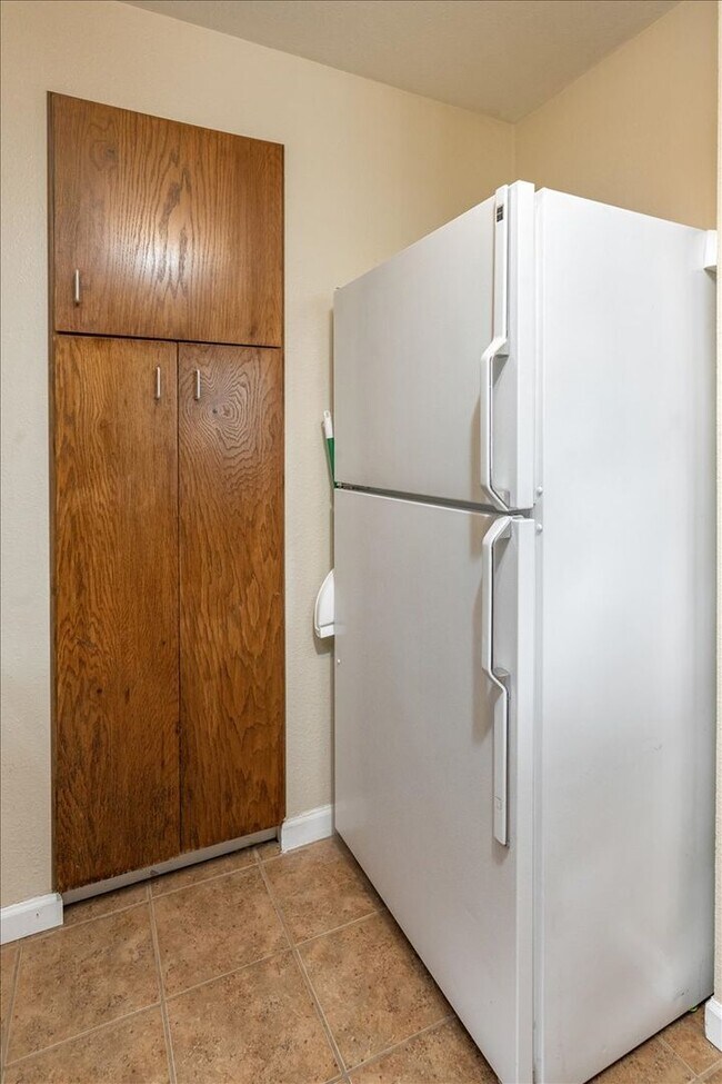 Building Photo - Charming Furnished Condo in Taku/Campbell - Everything You Need in One Place!