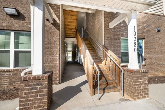 Building Photo - BEAUTIFUL 3BD 2.5 BTH Apartment home RAINTREE - Ballantyne Commons Pkwy - MOVE IN SPECIAL