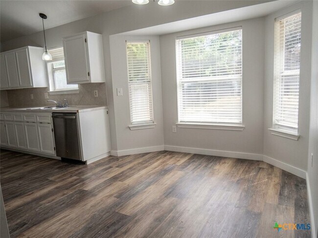 Building Photo - 202 Appaloosa Dr