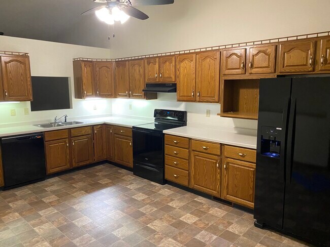 Kitchen view - 1127 Glenn Pl