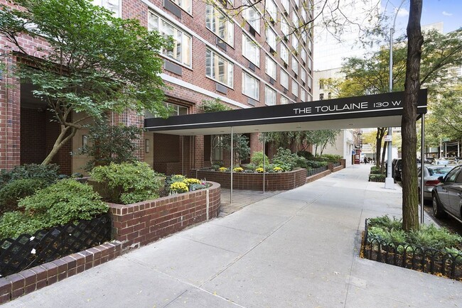 Building Photo - 130 W 67th St