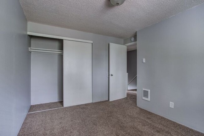 Building Photo - 1 bedroom 1 bath newly renovated unit at Shenandoah !