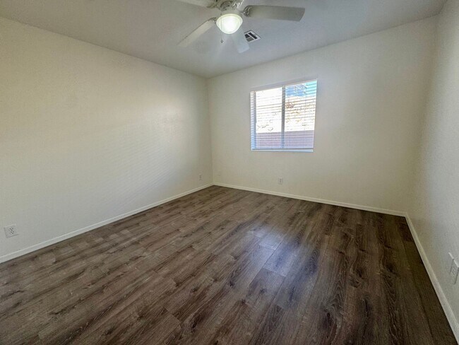 Building Photo - 2 Bedroom, 1 Bath Apartment in Bullhead Ci...