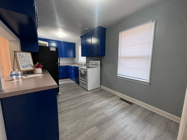 Building Photo - 302 Brookwood Ave