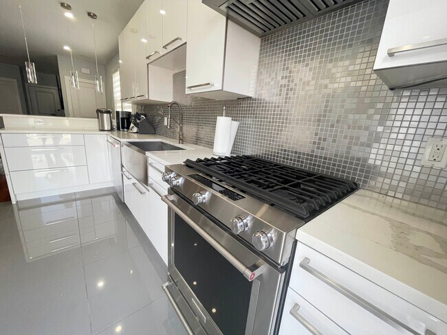 Building Photo - 26 Armm Ave