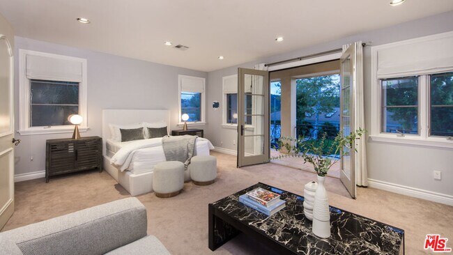 Building Photo - 3016 Elvido Dr