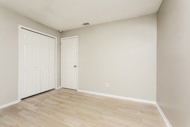 Building Photo - 238 Satinwood Cir