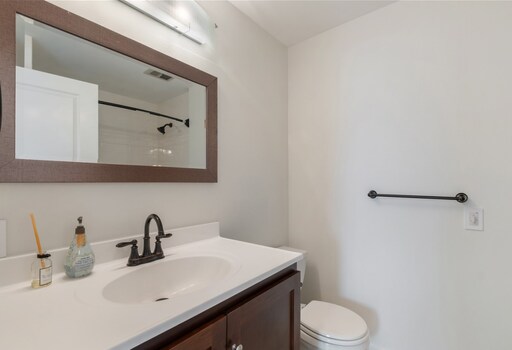 Building Photo - Stunning 4 bed home with Lake Sammamish Vi...