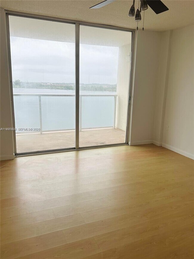 Building Photo - 1301 NE Miami Gardens Dr