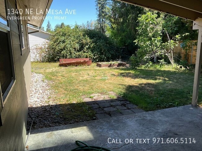Building Photo - 1340 NE La Mesa Ave