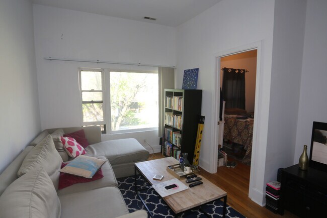 Building Photo - 430 S Racine Ave