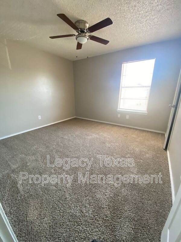 Building Photo - 1608 Sun Valley Dr