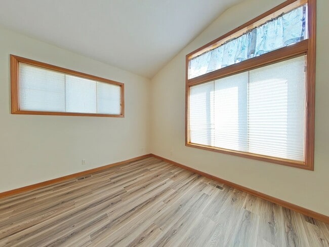 Building Photo - 3 Bedroom House ~ Close to Corvallis Count...