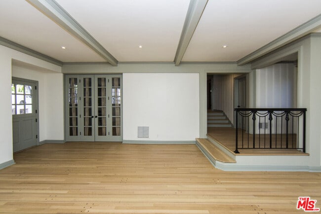 Building Photo - 271 Loring Ave