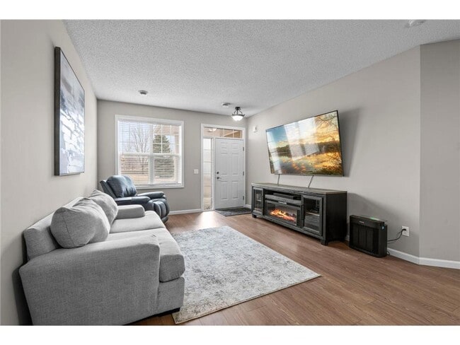 Building Photo - 2504 Country View Dr