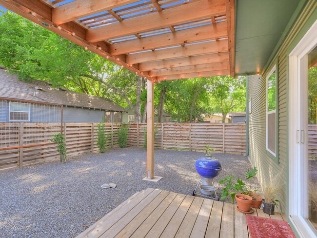 Building Photo - 1313 Garden St