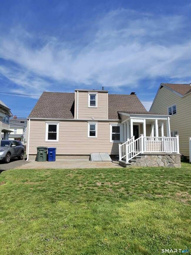 Building Photo - 457 Summit St