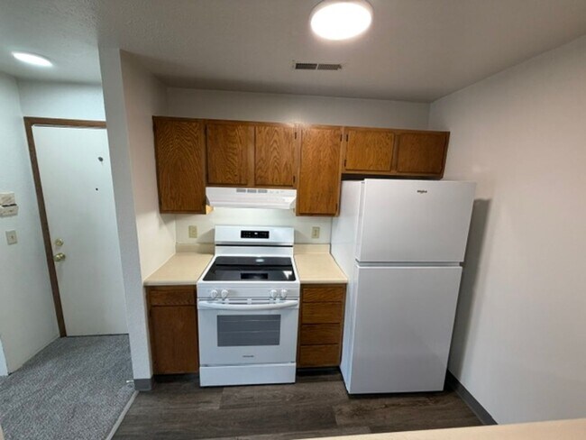 Building Photo - 2211 Spansail Dr