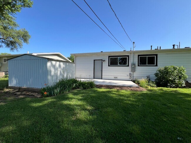 Building Photo - Newly Remodeled 3 Bed 1 Bath Home in Derby!!