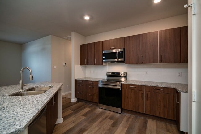 Building Photo - AVAILABLE NOW! GORGEOUS 3 BEDROOM DUPLEX LOCATED IN MIDLOTHIAN ISD!