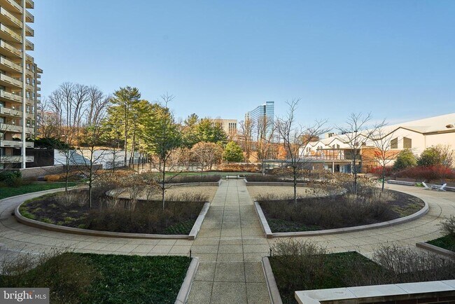 Building Photo - 1800 Old Meadow Rd