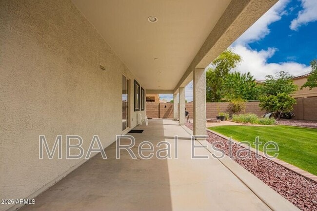 Building Photo - 42511 W Cheyenne Dr