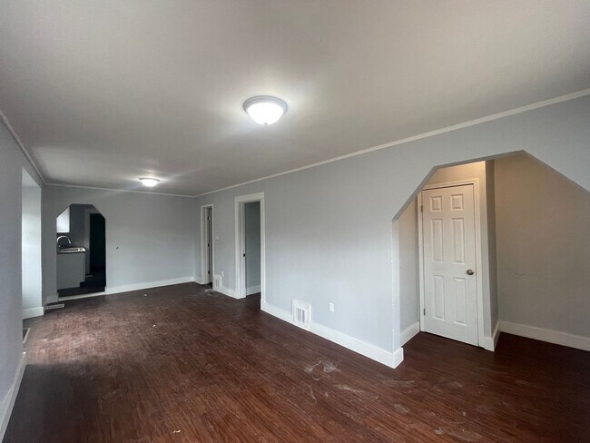 Building Photo - Remodeled 2 Bed/1 Bath home off 23rd!