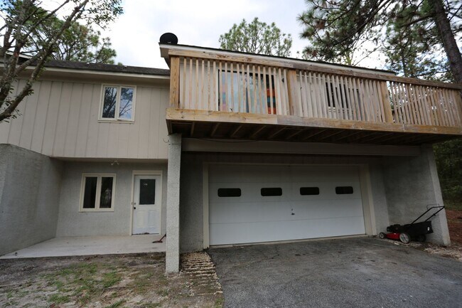 Building Photo - 2 Bedroom near Country Club