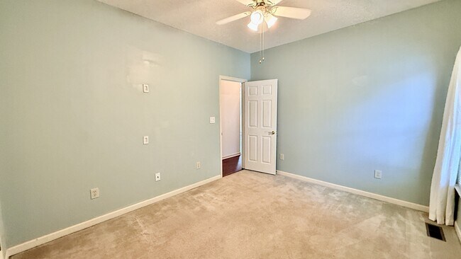 Building Photo - 113 Nobleton Ln NW