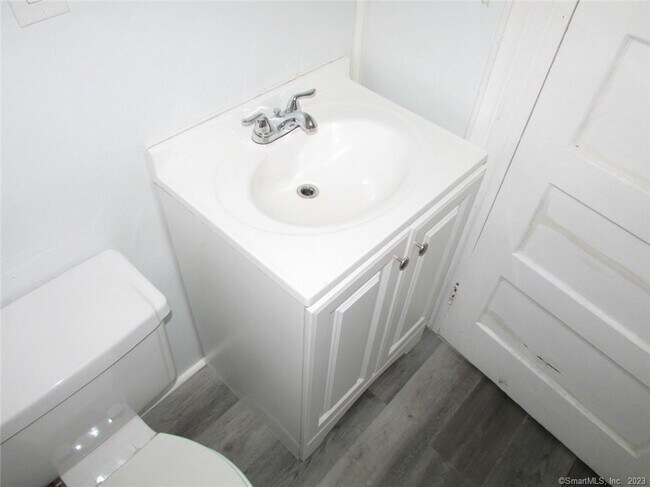 Building Photo - 93 E Elm St