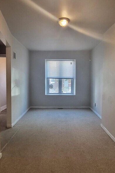 Building Photo - 524 N 33rd St