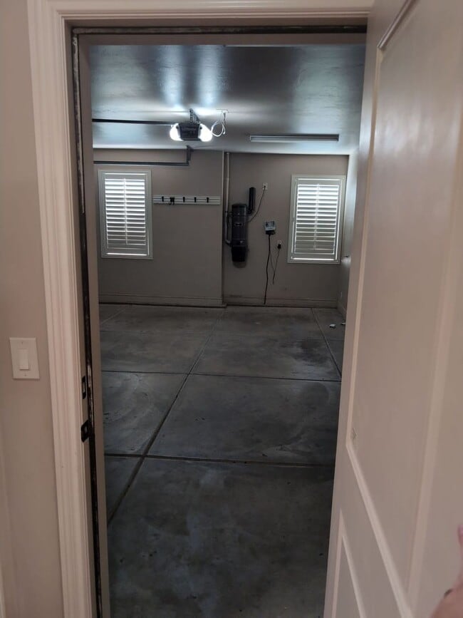 Building Photo - PET FRIENDLY -Spacious 6 Bedroom Home in St. George