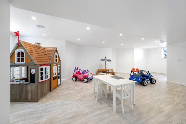 Building Photo - 13 Beach Ln