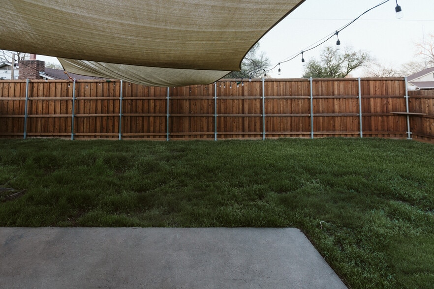 Building Photo - 1300 Thornridge Rd