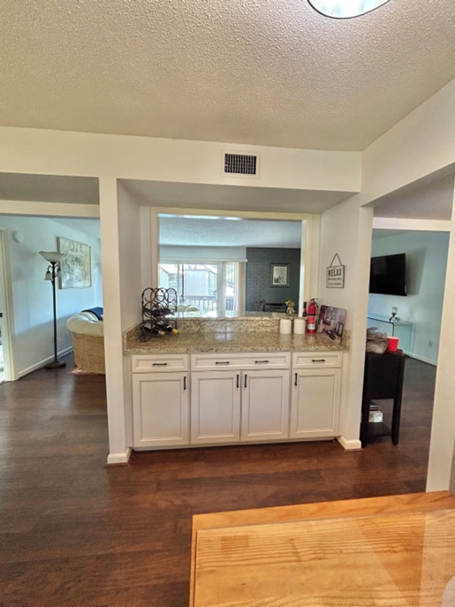 Building Photo - 250 Sugar Plum Ln