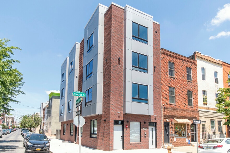 Building Photo - 2532 Amber St