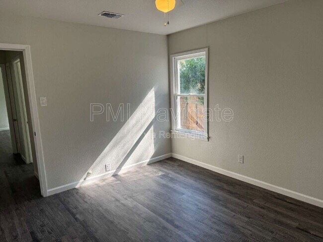 Building Photo - 1719 Schley Ave