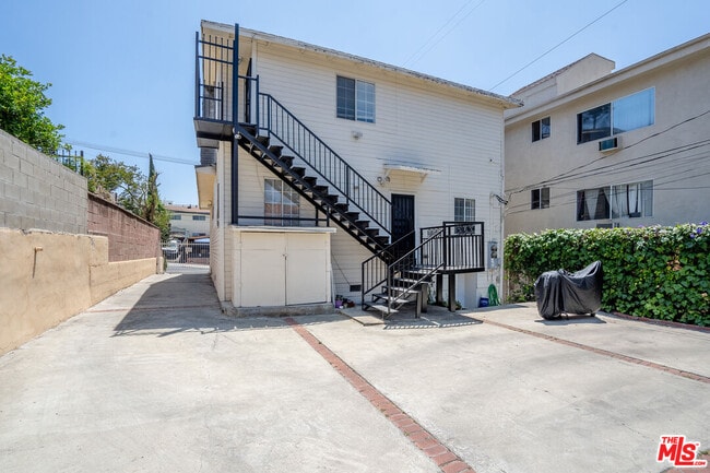 Building Photo - 2963 San Marino St