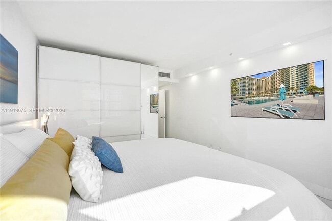 Building Photo - 2501 S Ocean Dr