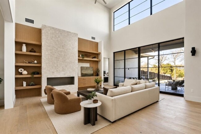 Building Photo - 6102 Forest Hills Dr