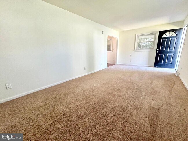 Building Photo - 218 Webbs Ln
